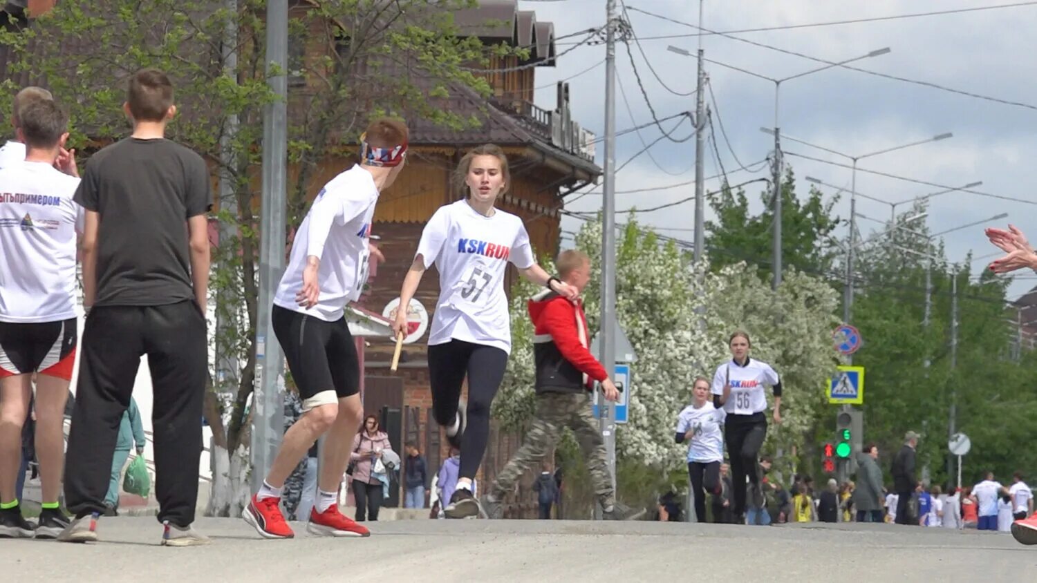 Погода в красноуфимске на сегодня. Эстафета в Красноуфимске. Спортивная форма на улице весной. Эстафета в Красноуфимске 2023. Весенняя эстафета.