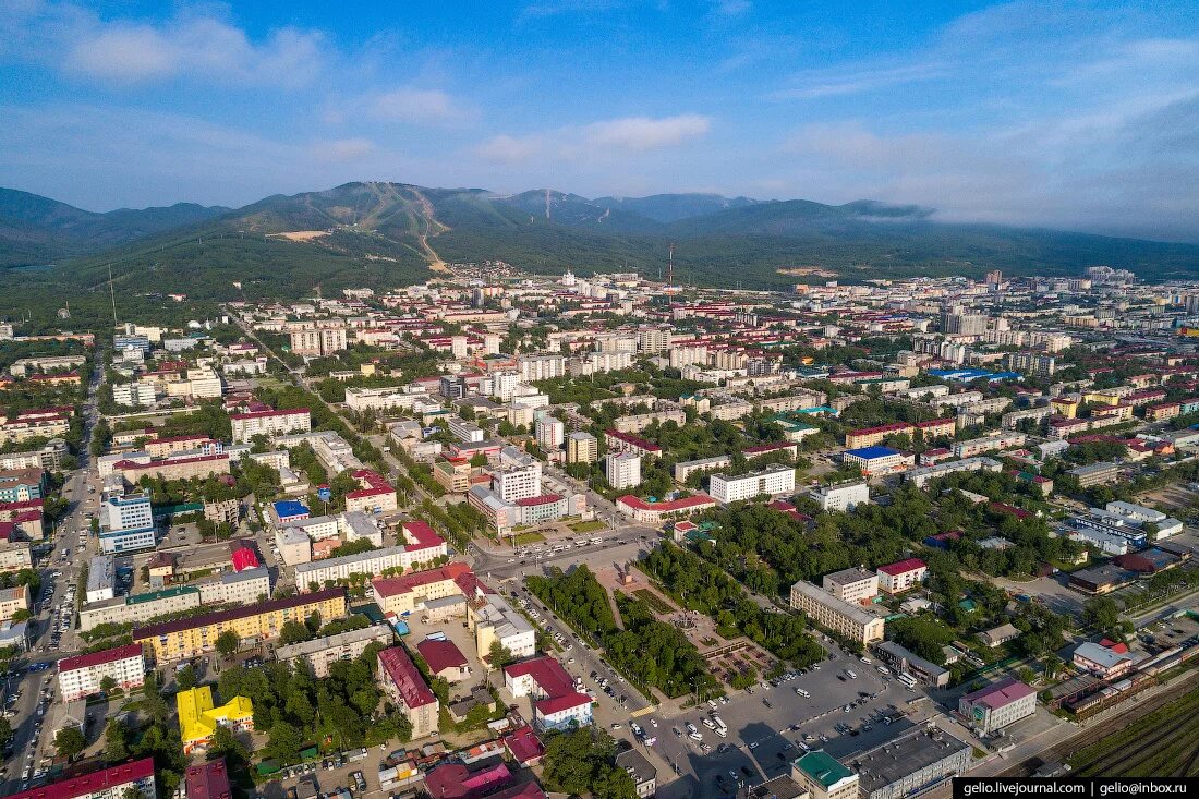 Южно сахалинск какой город. Сахалин южно-сахалинск. центр города южно-сахалинска. площадь города южно-сахалинска. столица сахалина южно-сахалинск.