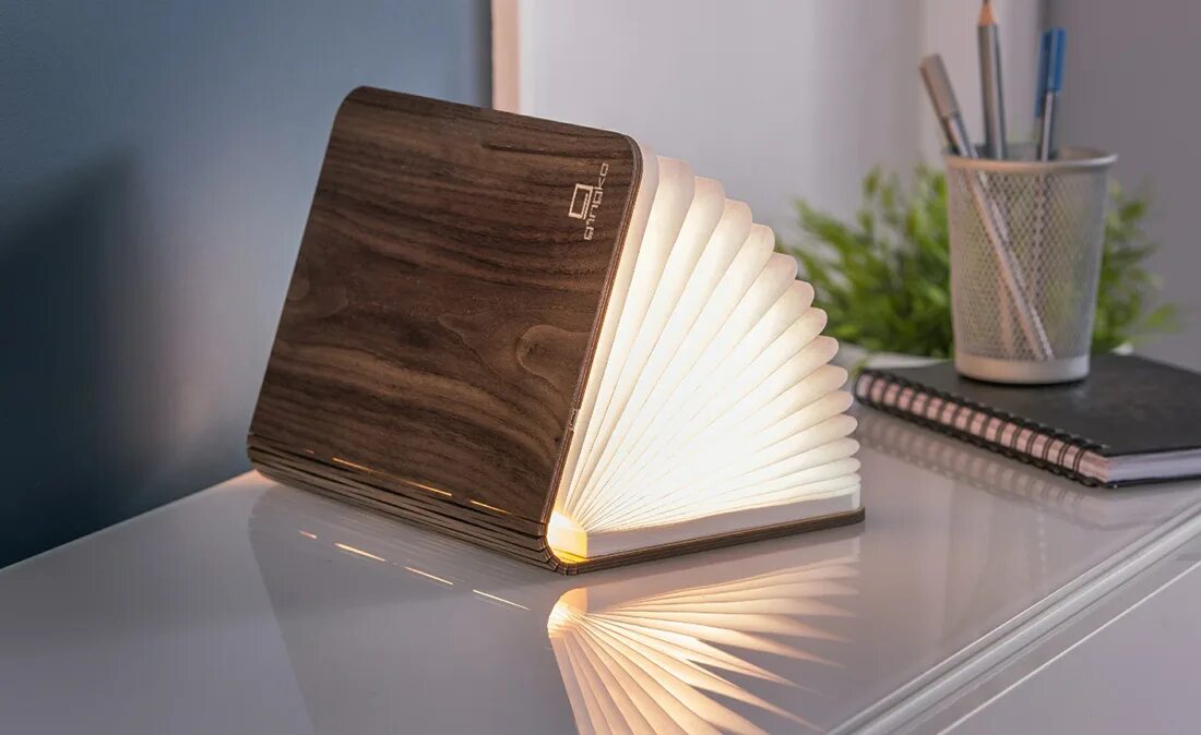 The lamp is the book. Светильник книжка. book light светильник. book light led. book light android лампа.