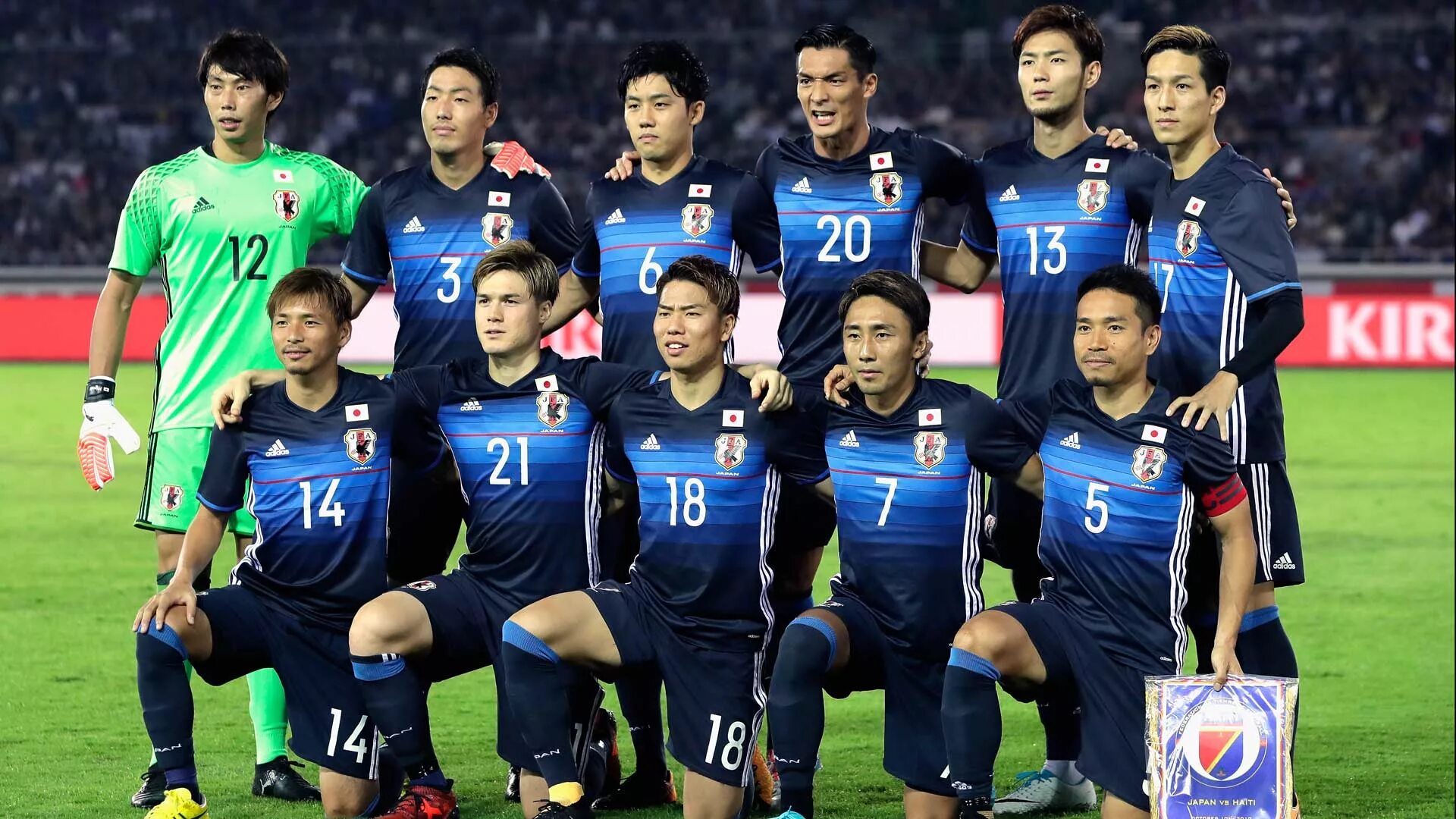 Японские футболисты. Японская футбольная команда. Футбольная команда Японии. Япония футбол сборная.