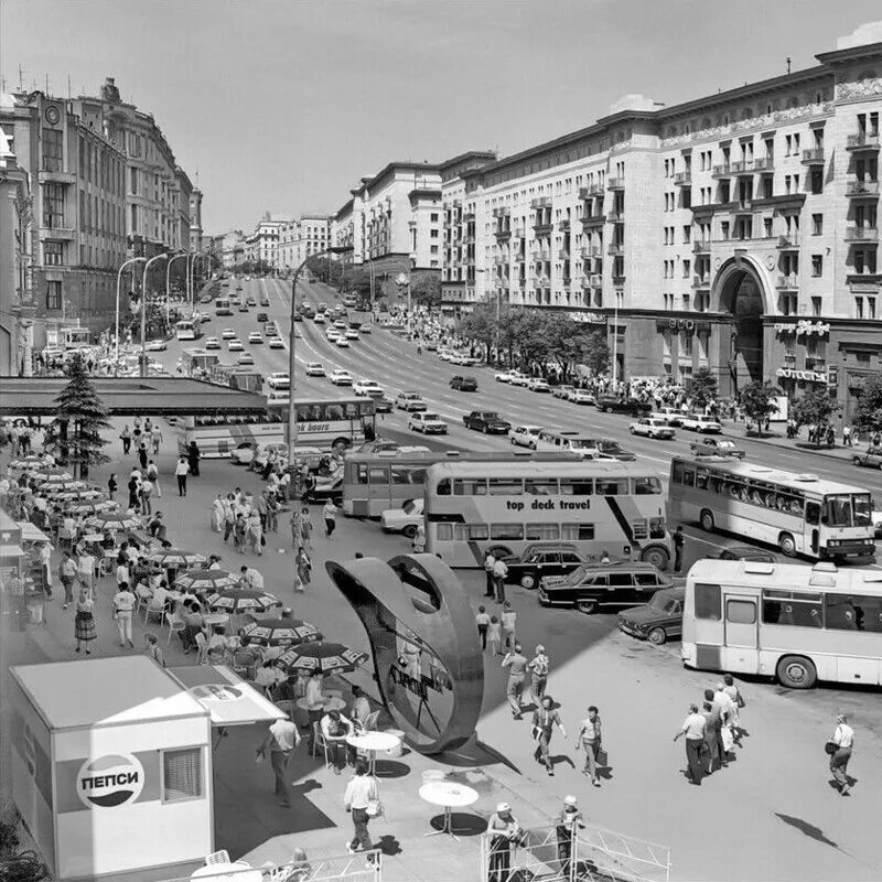 Улица горького 80. Улица Горького Москва 80е. Улица Горького Горький 1990. Тверская улица 1990. Улица Горького 80-е года.