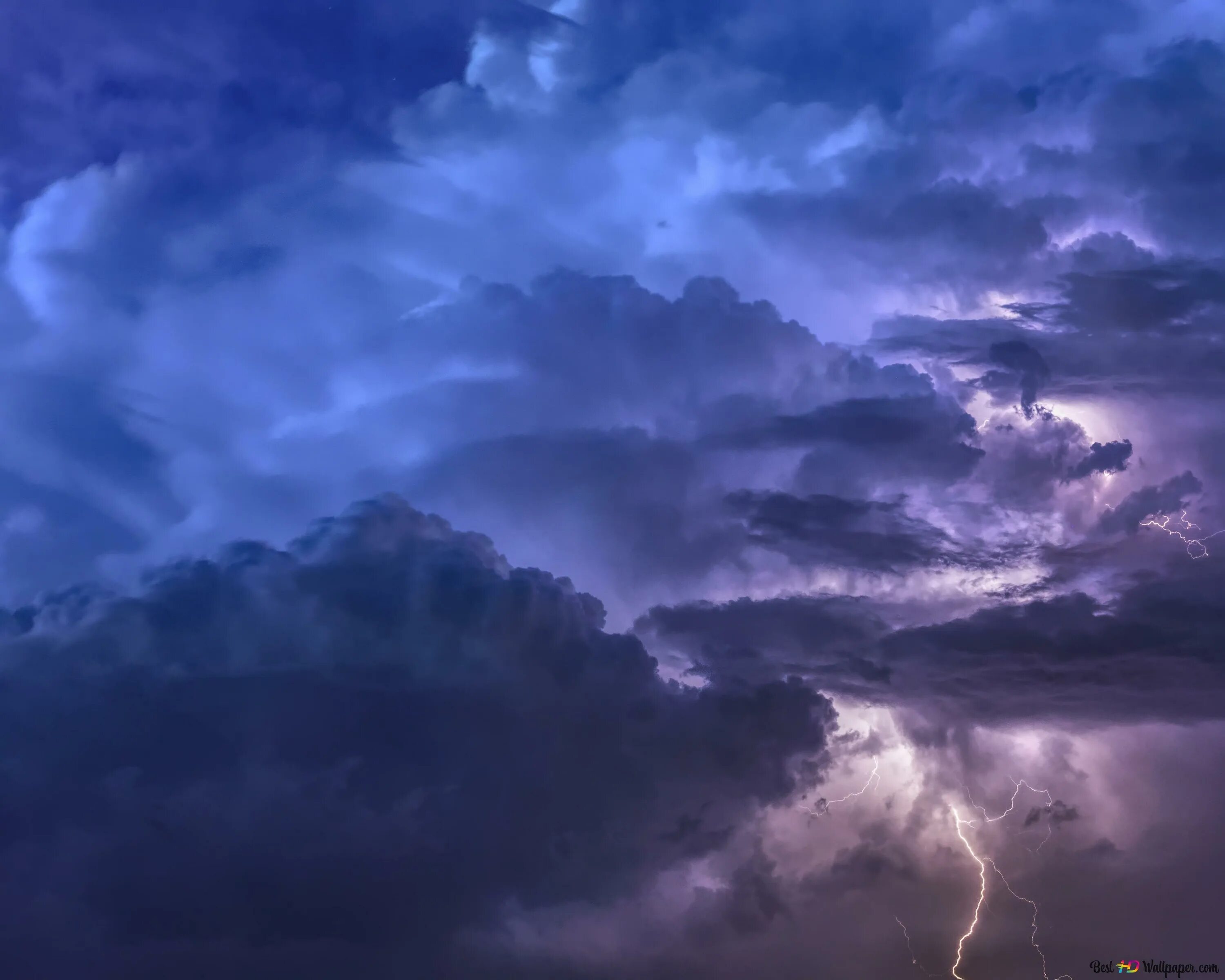 Солнце и туча. Блестящие облака. Ночное дождливое небо. 4k (uhd) телевизор bq 65fsu14b. Гроза.