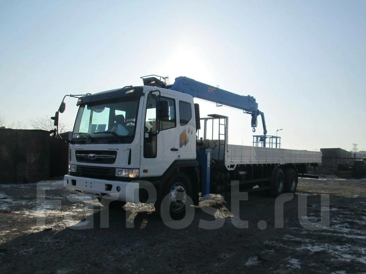 Кран борт 5 тонн. Daewoo novus с кму dongyang. ultra daewoo novus кран борт 2025. ss1936 dongyang. даево ультра новус грузовой бортовой.