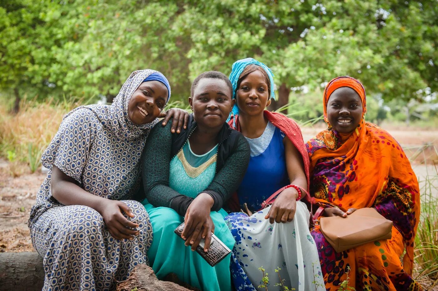 Africa women. Женщины Африки. Африка современная жизнь. Офир в Африке.