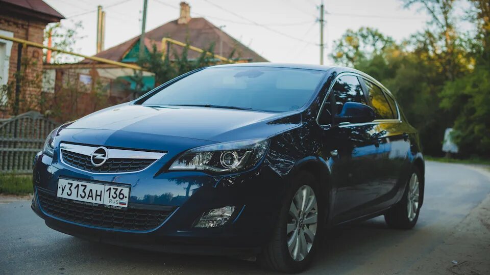 Купить опель смоленск. Opel Astra 1.6 Turbo. Astra 1.6 Turbo 2011.