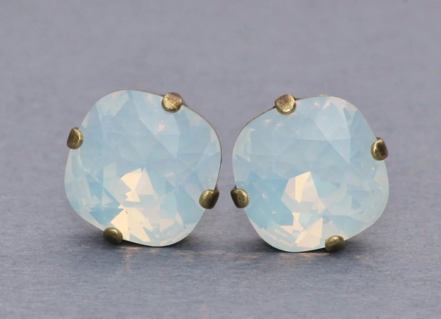 Хрусталь для близнецов женщин. Серьги tivola white opal. опал для близнецов. опал камень для близнецов женщин. large opal настенный светильник.