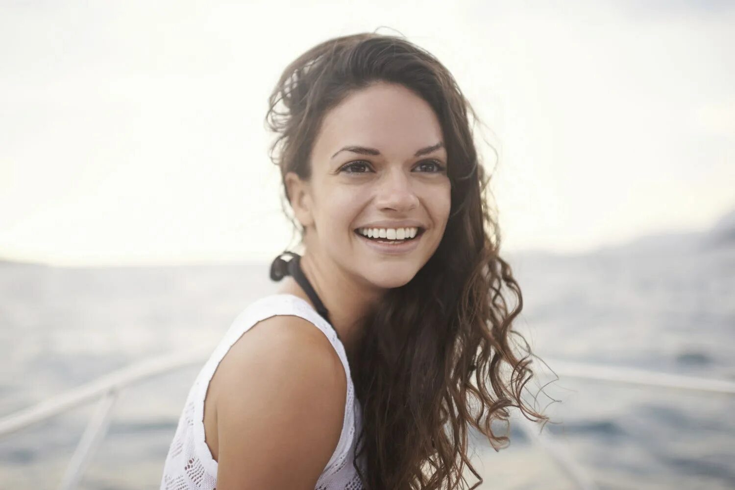 Female singles. Шведские девушки. Single white female 1992 jennifer jason leigh. Женщина в офисе. Офф девушки.