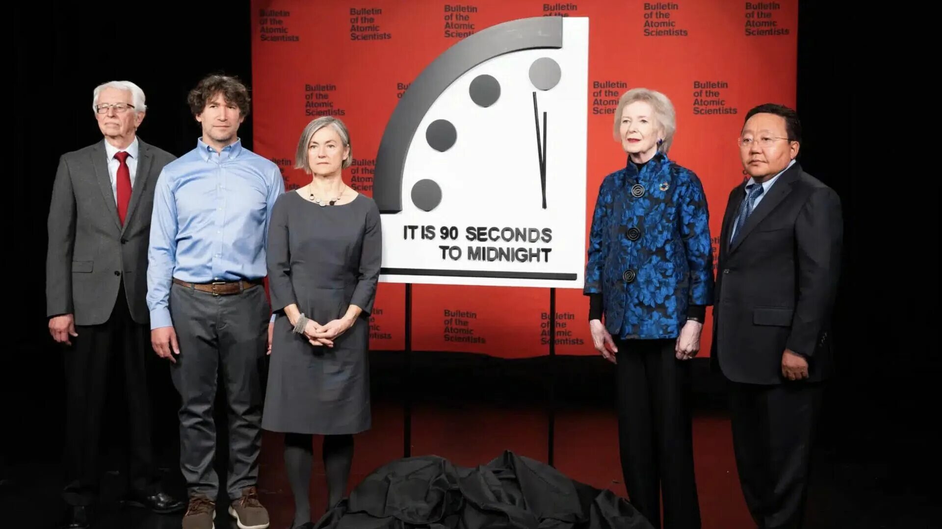 Часы судного дня март 2022. Стрелки часов судного дня. Сколько сейчас на часах судного дня. Часы судного дня сейчас. Ядерные часы судного дня.