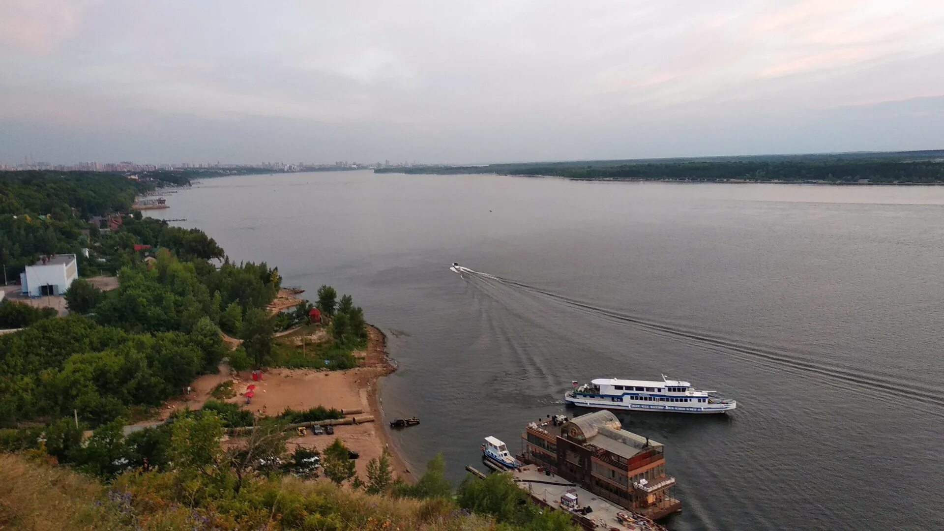 Река Волга Самара. Берег реки Волги Самара. Волга река Самарка. Волга река Тольятти.