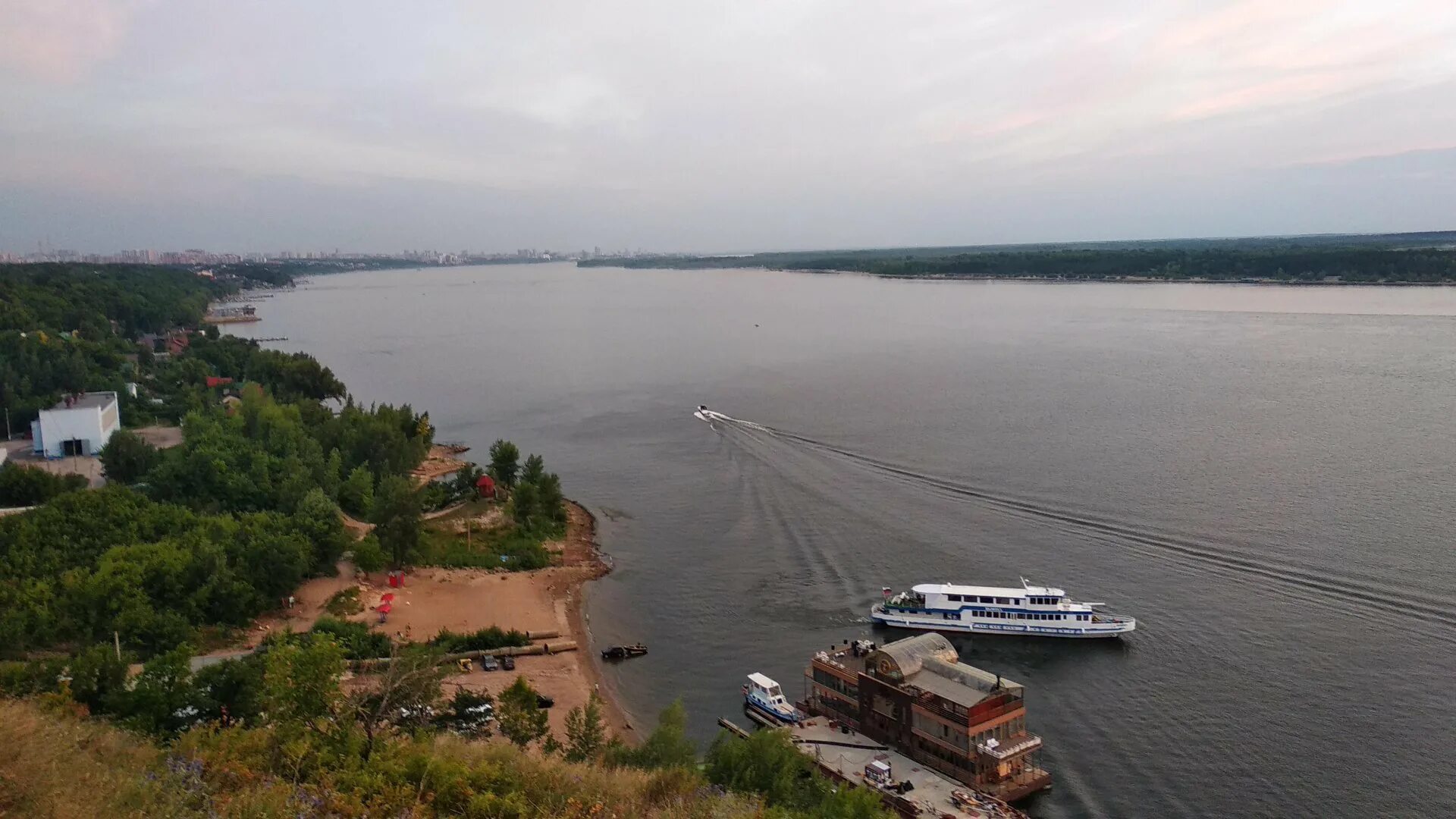 Правый берег реки волга. Река Волга Самара. Берег реки Волги Самара. Волга река Самарка. Волга река Тольятти.