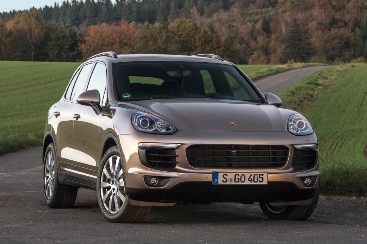 Порше кайен. Порше кайен городе. Porsche cayenne white. Порше кайен 2010 года. Машина порш порш кайен.