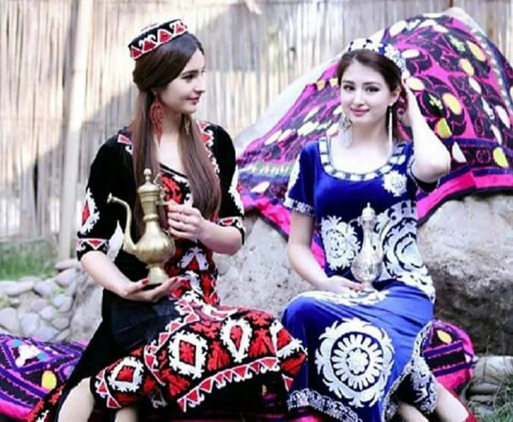 Чакан Таджикистана. Атлас чакан. Национальный костюм чакан Таджикистана. Чакан мили. Тожик кизлар