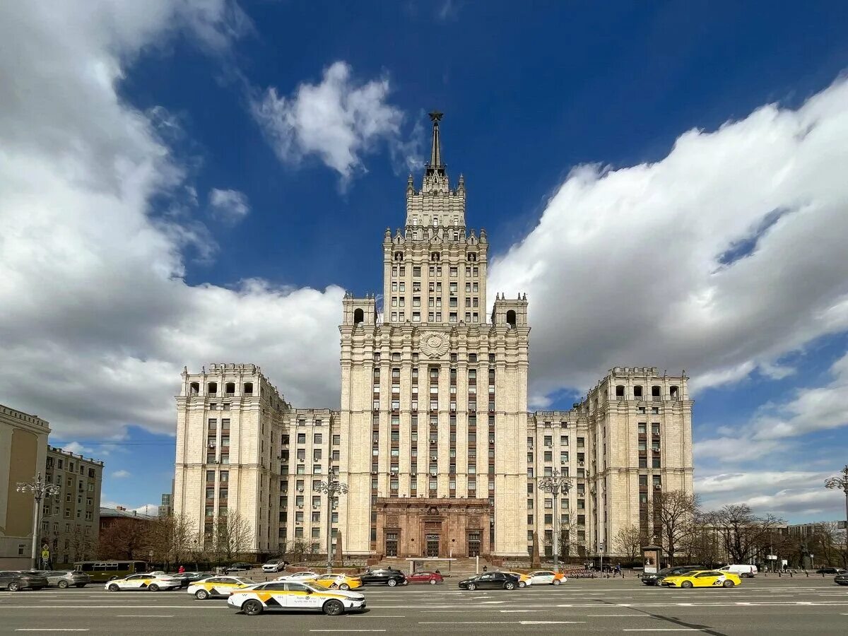 красивые здания в москве для