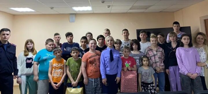 Центр семейного воспитания берега. Кондровский детский дом берега. сотрудники берега кондрово. следственный комитет кондрово. кондрово день защиты детей.