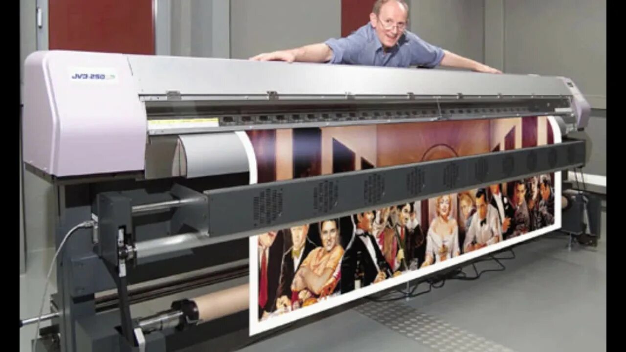 Большой плоттер. Широкоформатный принтер Phaeton 3208p. Принтер для печати постеров. Принтер печать плакатов. Самый большой плоттер.
