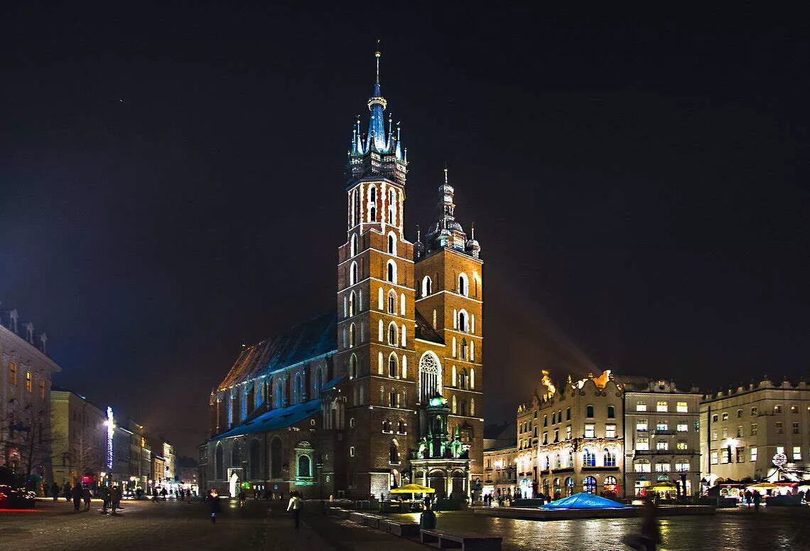 Мариацкий костёл краков. Мариацкий костёл польша. Мариацкий костел. Мариацкий костел. Собор пресвятой девы марии краков.