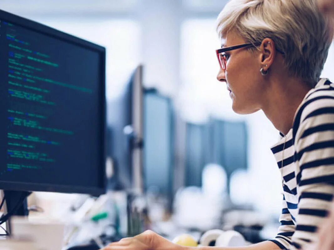 Работа в цифровых проектах. It технологии. Школа it технологий. Компьютерные технологии. Студенты экологи и информационные технологии.