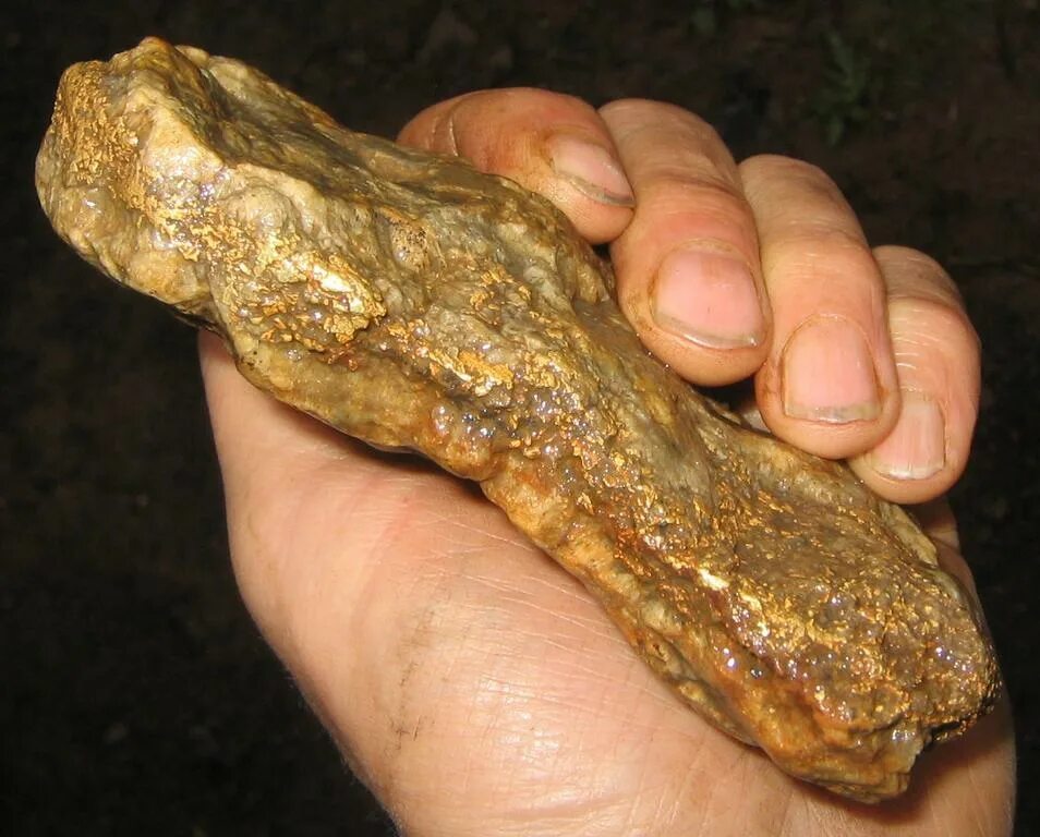 мышка золотая сувенир. месторождение золота. россыпь золота. самородки золота в камнях. золото-теллуридные руды.