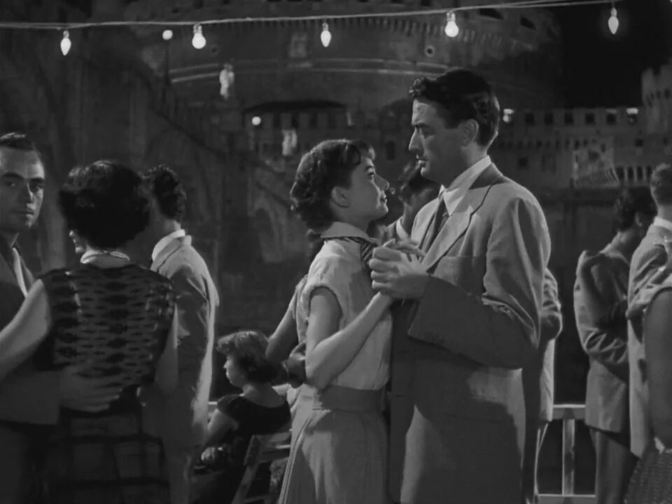 Одри хепберн римские каникулы. Римские каникулы на русском. Уильям уайлер римские каникулы. Римские каникулы на русском. Одри хепберн и грегори пек римские каникулы.