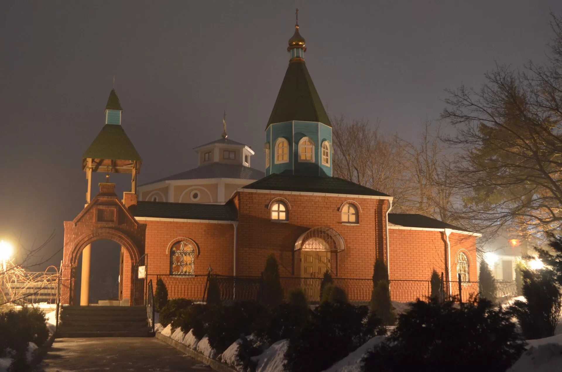 Гора бештау мужской монастырь пятигорск. Успенский Второафонский Бештаугорский монастырь. Второафонский мужской монастырь Пятигорск. Бештаугорский Второафонский Успенский мужской монастырь Пятигорск. Монастырь на Бештау Пятигорск.
