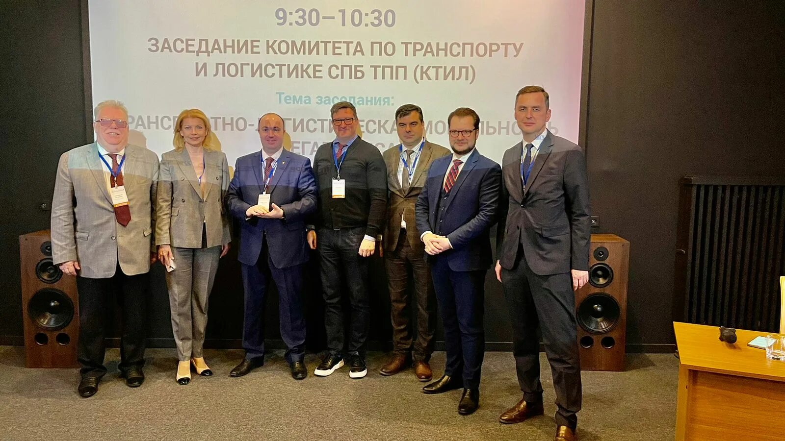 А2 логистик спб-. Логистика спб. Грузчик на склад. Грузовые автомобильные перевозки ителла. Логисты питер.