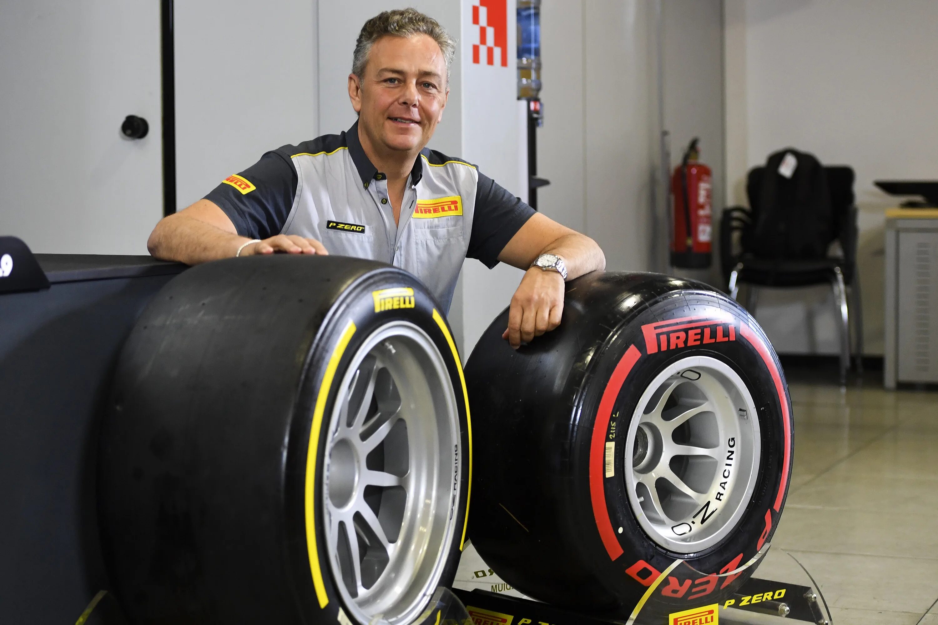 Резина формула 1. Шины пирелли формула 1. formula 2 2025 18-inch pirelli tyres. formula 2 2025 18-inch pirelli tyres. колесо ф1 пирелли.
