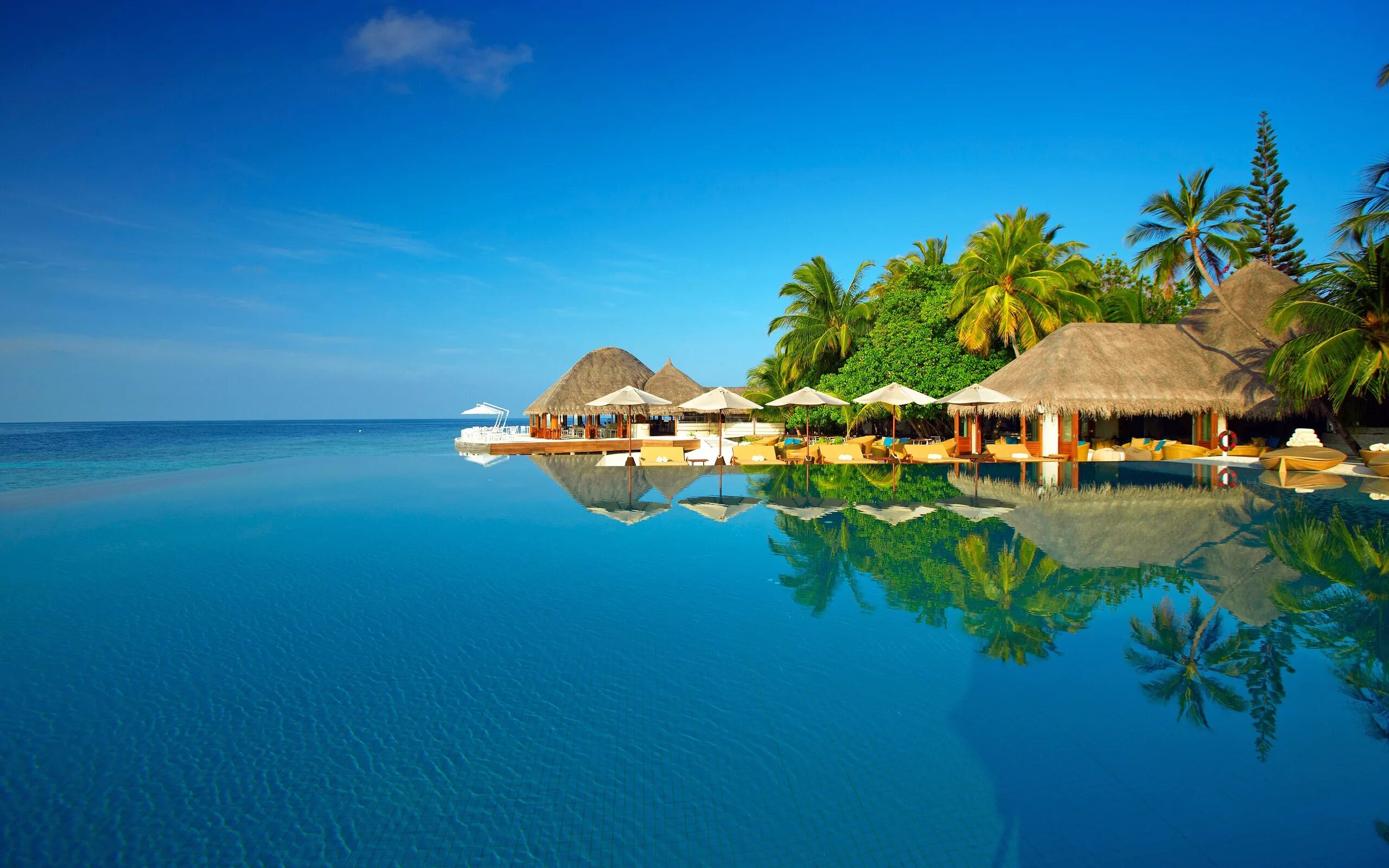 Красивые острова. Huvafen Fushi, Мальдивские острова. Остров Хувафен Фуши. Симиланские острова. Мальдивы пальмы море отель.