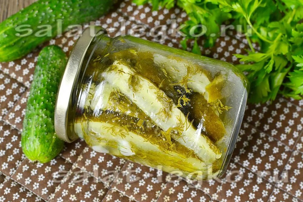 Рецепт огурцов пальчиков на зиму. Огурцы пальчики оближешь. Салат с огурцов на зиму в банках. Рецепт огурцов пальчиков на зиму. Салат из огурцов на зиму.