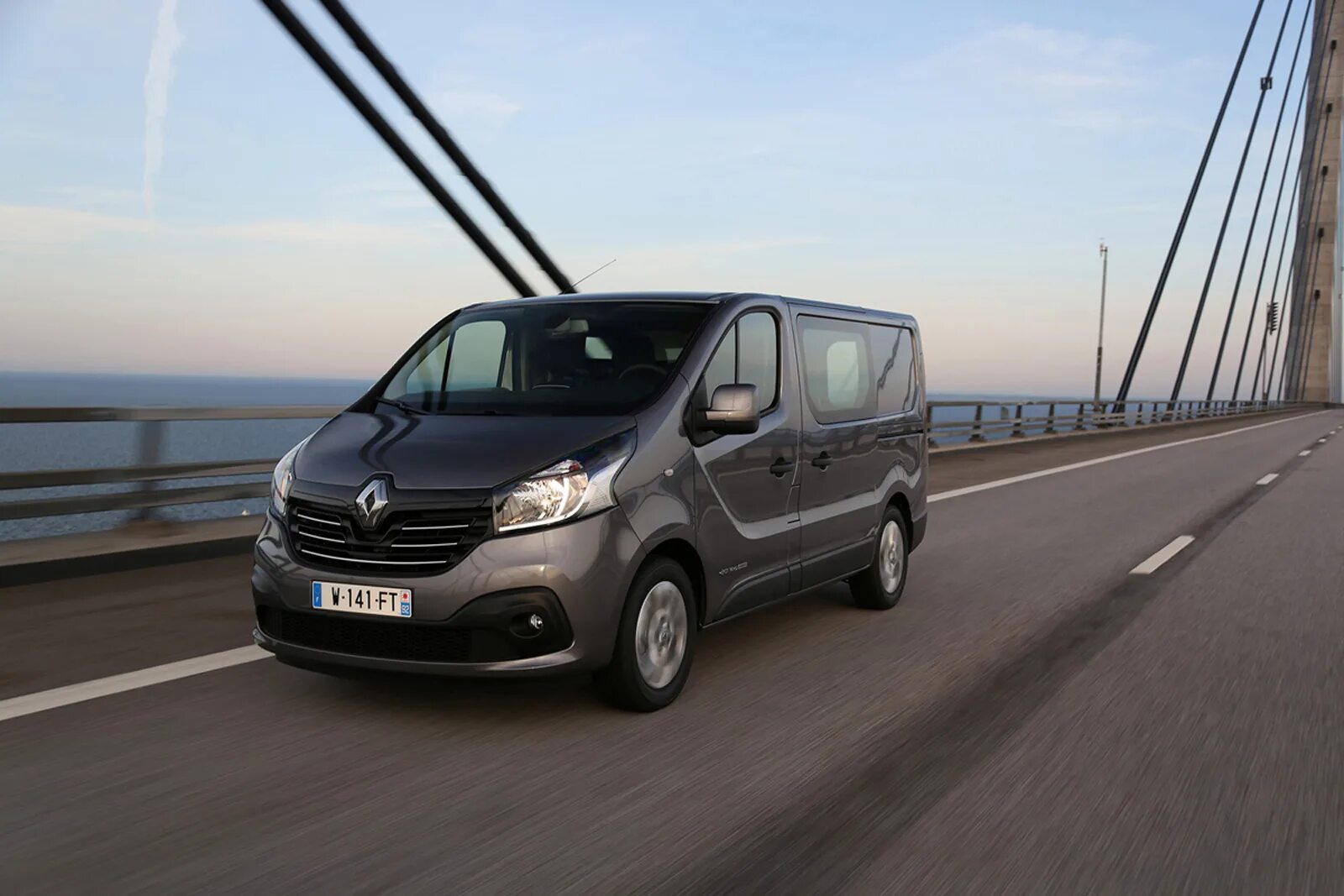 Фото трафик. Рено трафик 2023. Минивэн Рено трафик 2020. Renault Trafic 3 Passenger. Renault Traffic 2014.