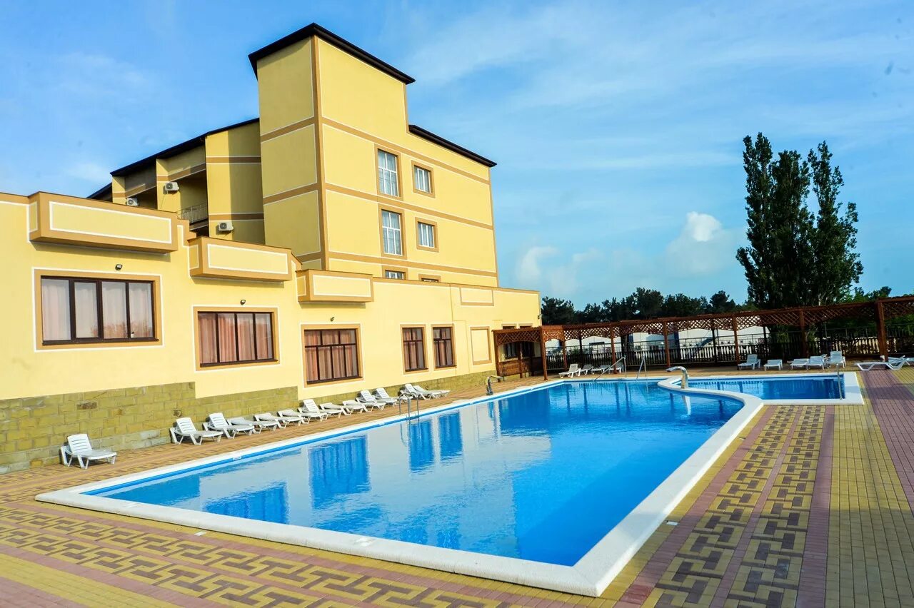 Отель Русь 3*, Геленджик, цены от 3800 руб. 101Hotels.com