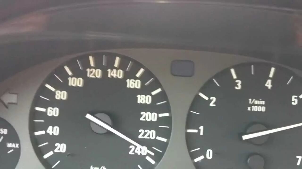 Приора спидометр 200 км в час. Спидометр м5 ф10. Спидометр приора 200 км ч. Спидометр 100 км. Спидометр бмв е34.