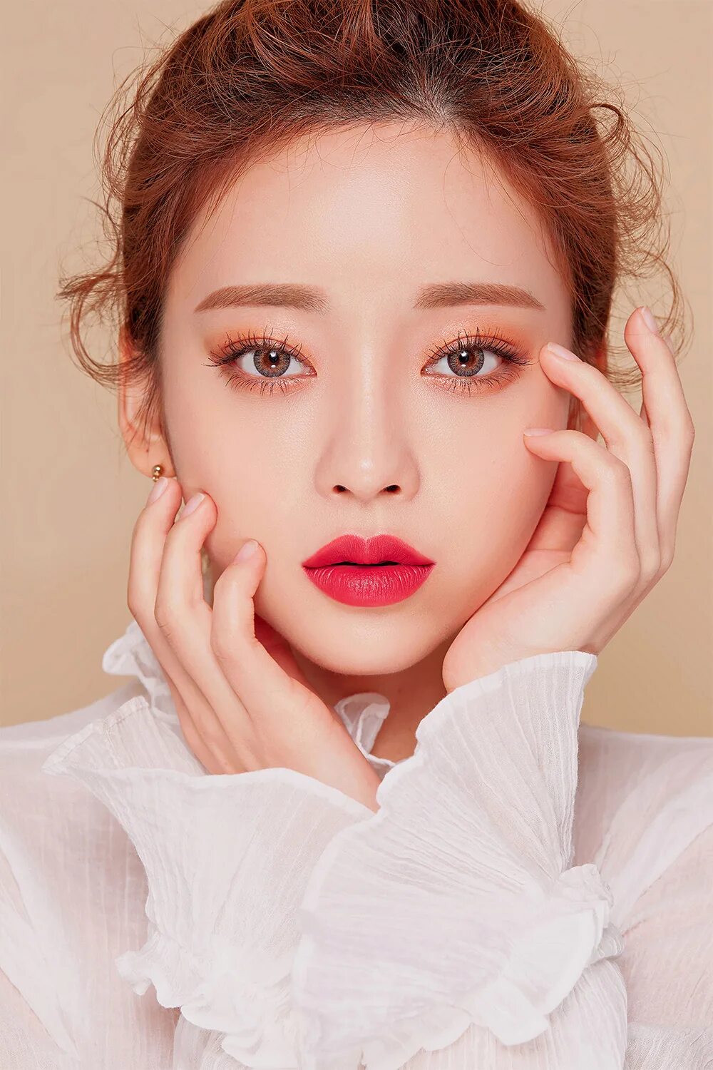 Макияж беби фейс корейский. Корейский макияж глаз iu. Корейский макияж глаз. Корейский макияж глаз iu. Taeri айдол.