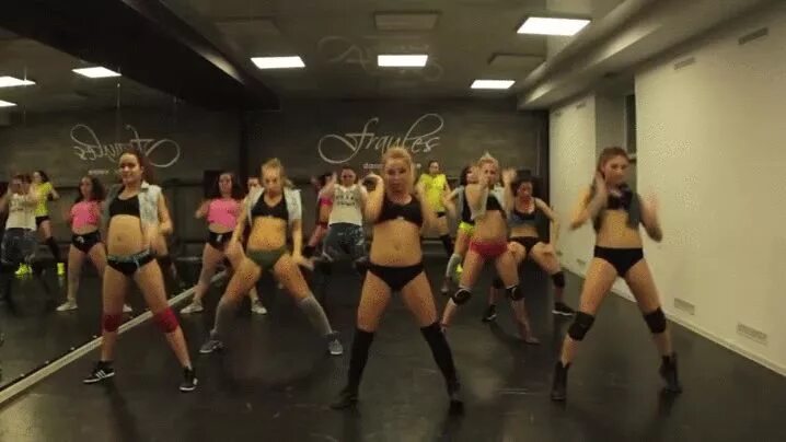 Тверк. Тверк 13 леток ВК. Twerk in Legends.