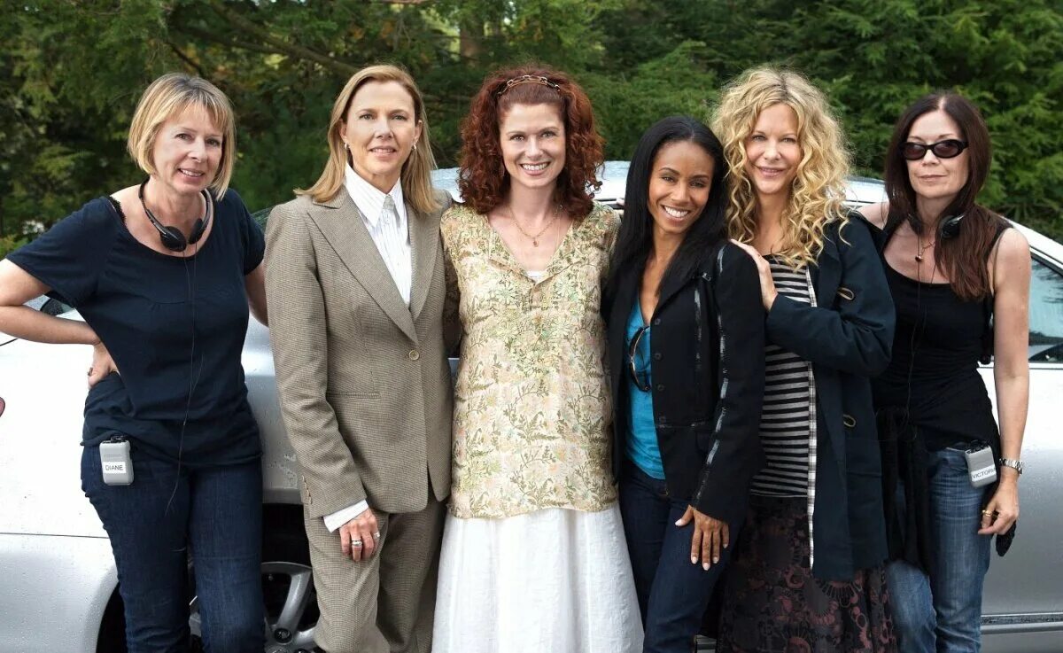 сериал про женщин торгующих на рынке. мэг райан в фильме женщины. женщины фильм 2008 актёры. женщины фильм 2008 ева мендес. много женщин.