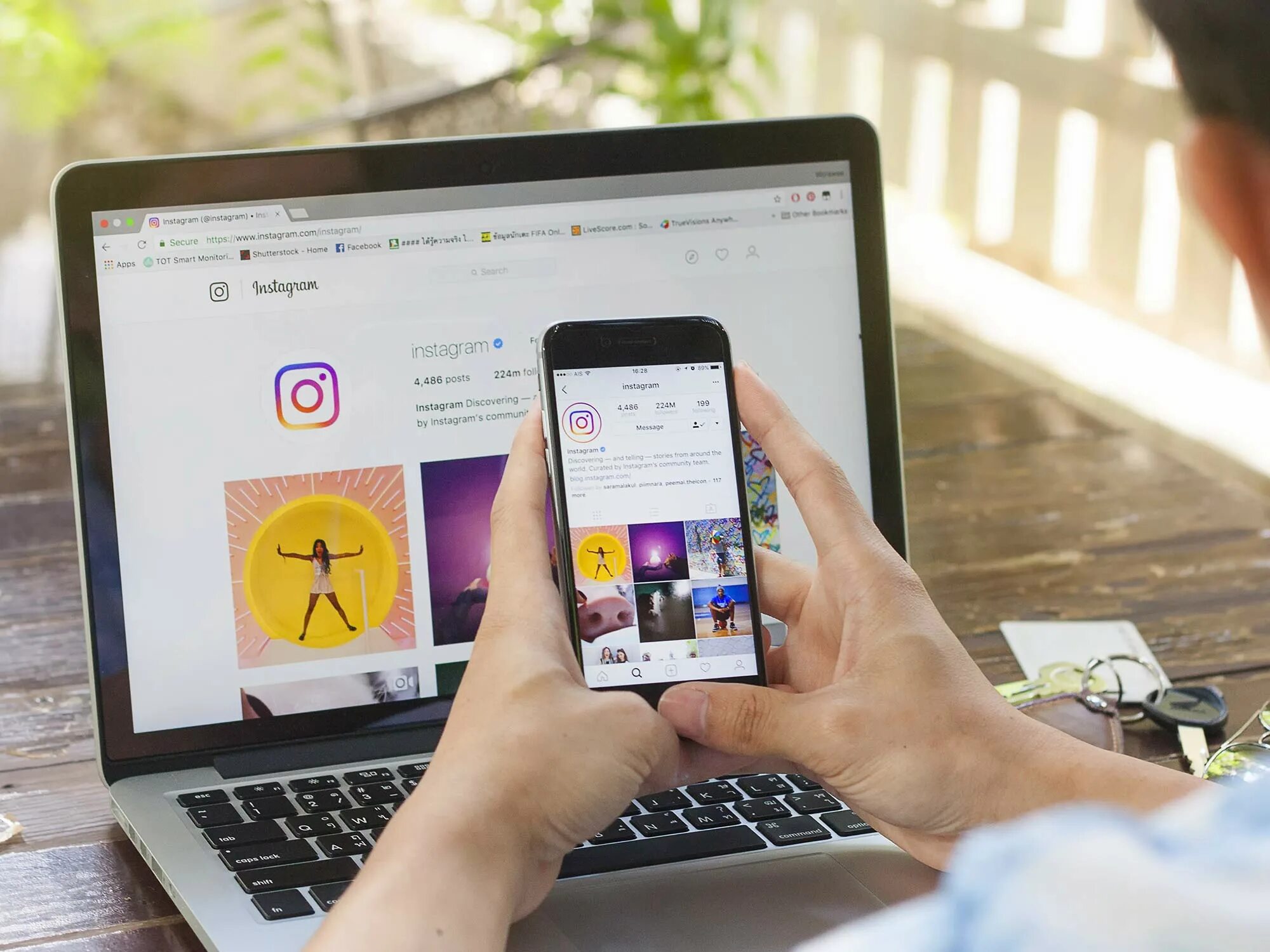 Right on instagram. Promotion on instagram. люди пользующиеся инстаграмом. instagram shopping.