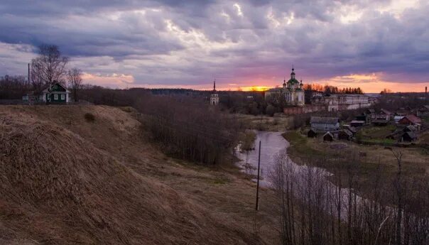 Река песья деньга. Тотьма Песья деньга. Тотьма Зеленская Слобода. Спасо-Суморин монастырь Тотьма. Тотьма Вологодская область.