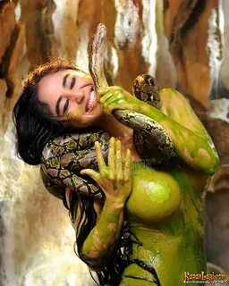 Foto Setengah Telanjang Dewi Persik di Film Titisan Nyi Blorong.