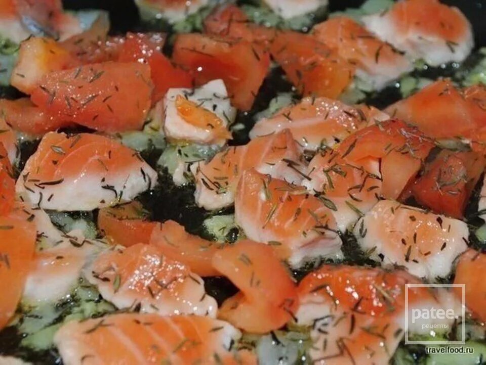 Бутерброды c красной рыбой. Закуска из форели. Закуски с соленой красной рыбой. Что приготовить с красной рыбой. Красивые бутерброды с красной рыбой.