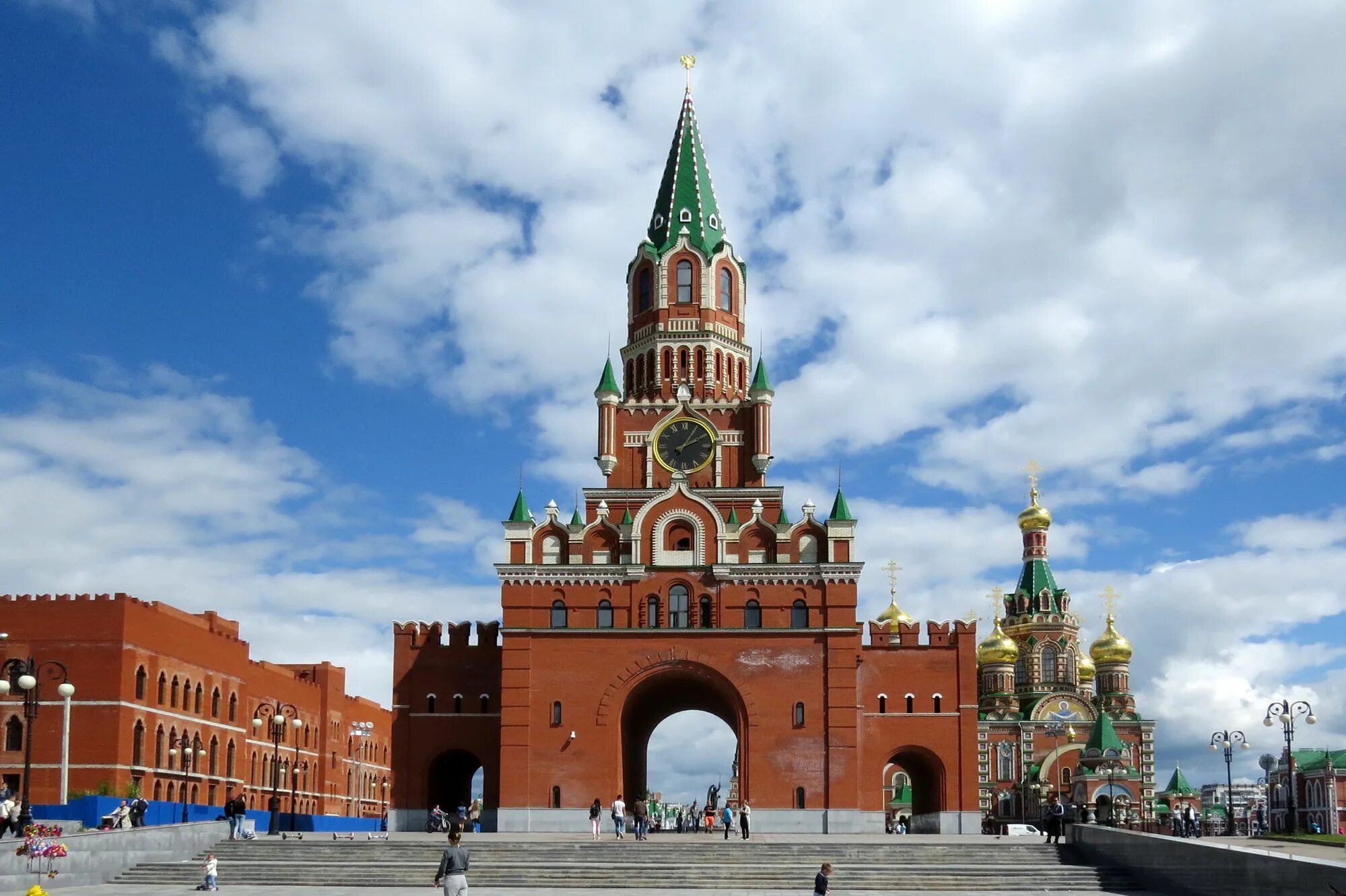 Площадь республики марий эл. Спасская башня йошкар-ола. Площадь республики марий эл. Йошкар-ола патриаршая площадь. Площадь республики марий эл.