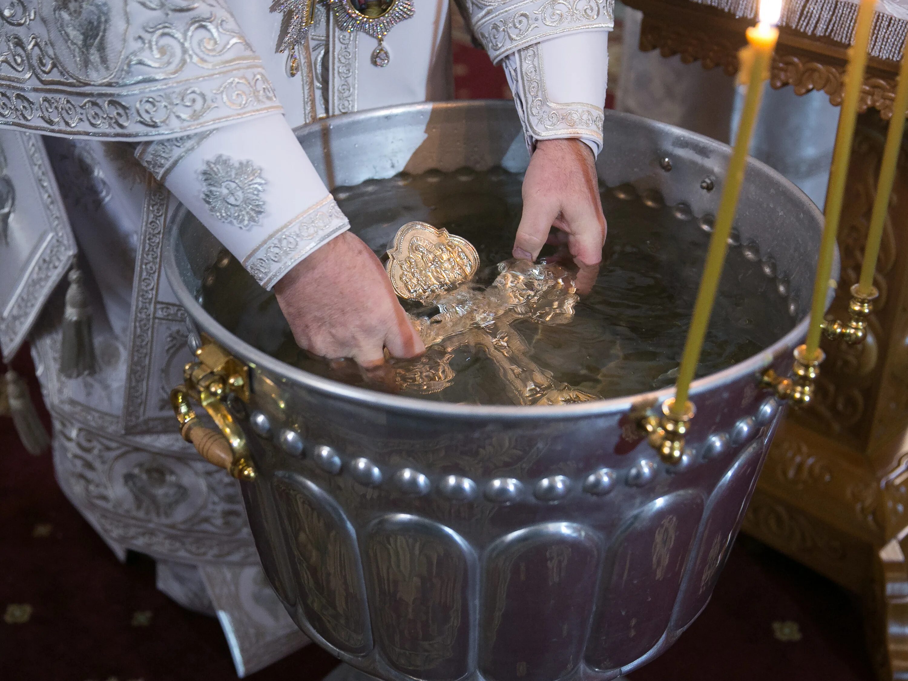 Святая вода. Святая Крещенская вода. О крещенской воде. Освящение воды на крещение.