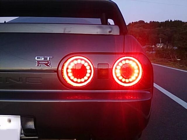 Фонарь nissan skyline r32. Nissan skyline r34 задние фонари. Фонарь nissan skyline r32. Infinity mirror tail lights r32 skyline. Audi q5 рестайлинг зад.