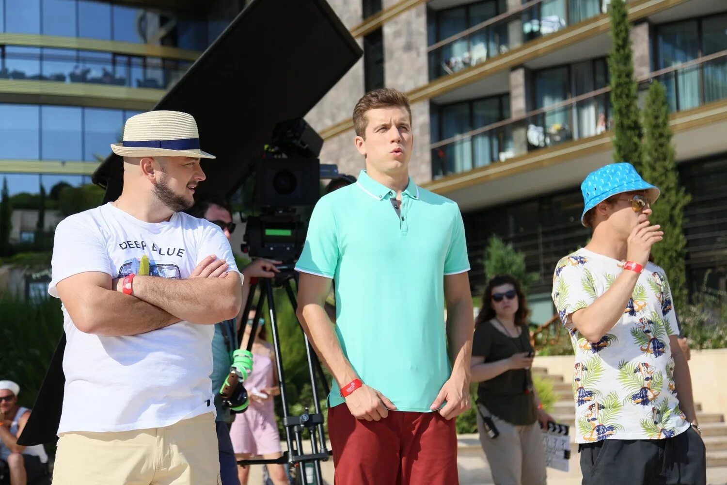 отель из фильма женщины против мужчин. женщины против мужчин крымские каникулы отель. женщины против мужчин: крымские каникулы фильм 2017 кадры. топлес женщины против мужчин. женщины против мужчин крымские каникулы.