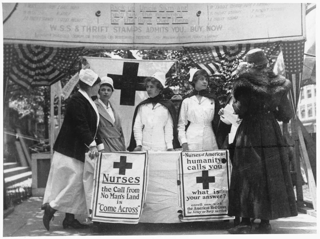 Красный крест первая мировая. Красный крест 1918. МККК во время второй мировой войны.
