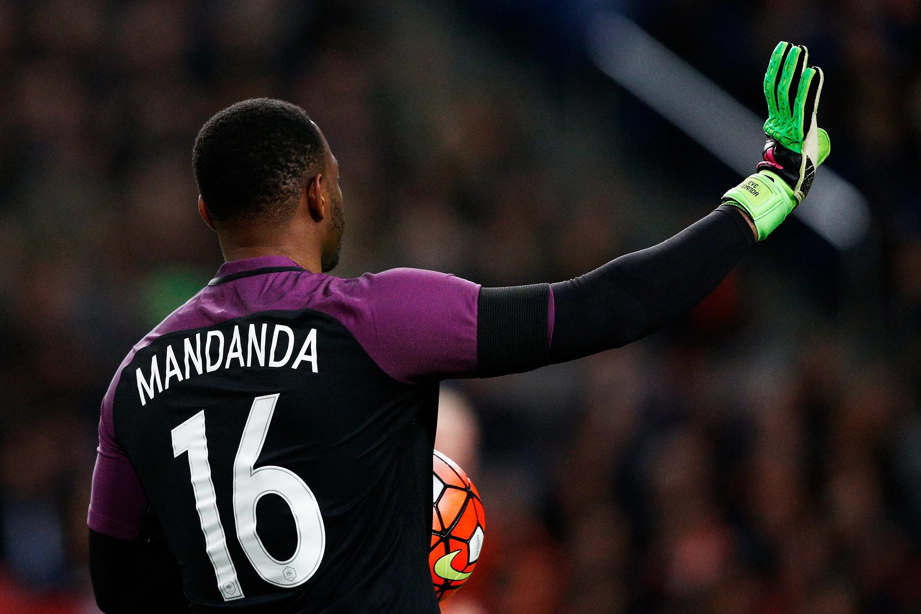 Steve mandanda. Стив манданда французский футболист. Манданда футболист. Стив манданда. Манданда.