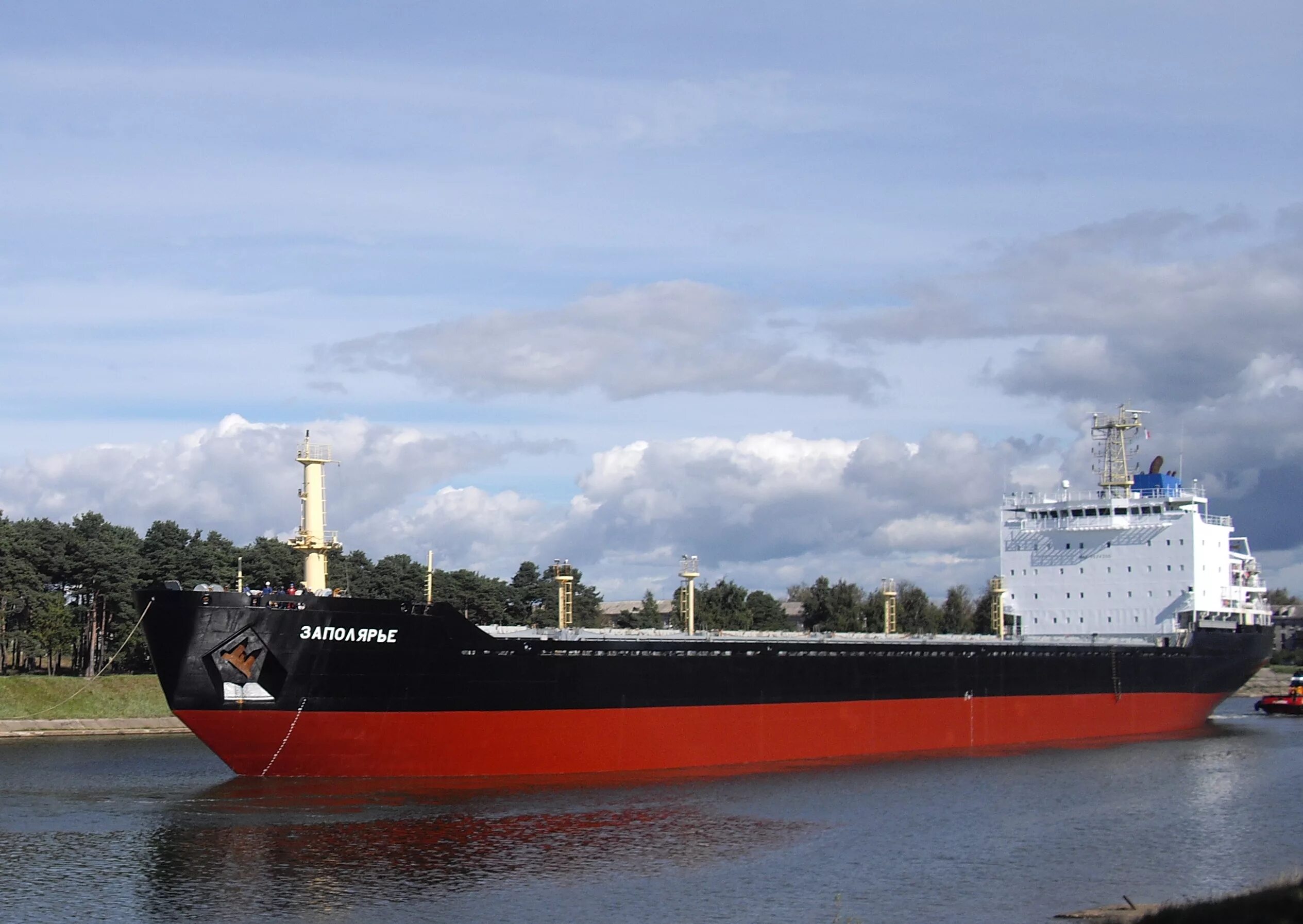 Судно снабжения франкен. Петр котцов судно. Теплоход князь владимир севастополь. Трубоукладчик дефендер мртс. Судно ламантин холмск.