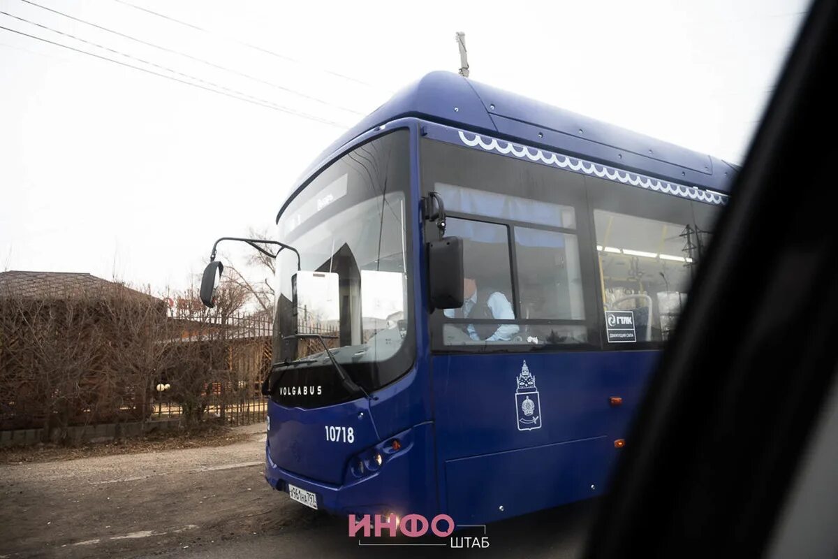 10 автобус астрахань. Автобусы Астрахань. Астраханский автобус. Синие автобусы Астрахань. Маршрутки Астрахань.