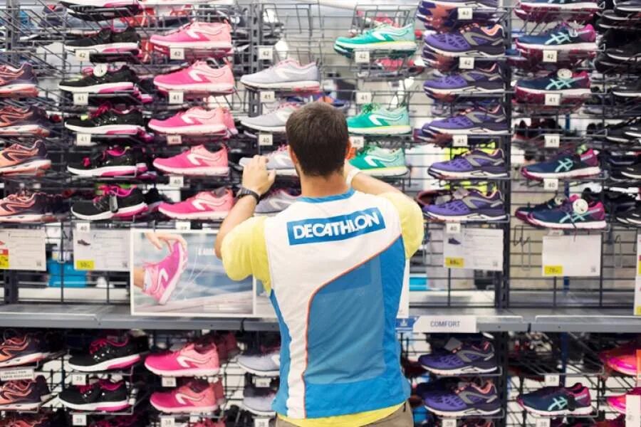 Декатлон. Спортмастер магазин Вегас. Decathlon («Декатлон»). Форма Декатлон сотрудников.