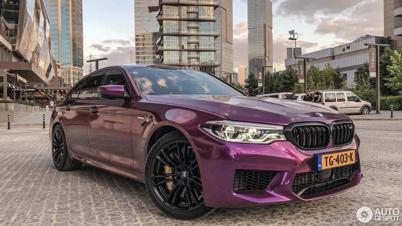 Фото м5 венгалби. BMW m5 f90 Red Matte. BMW m5 f90 фиолетовая. BMW m5 f90 металлик. BMW m5 f90 Purple.