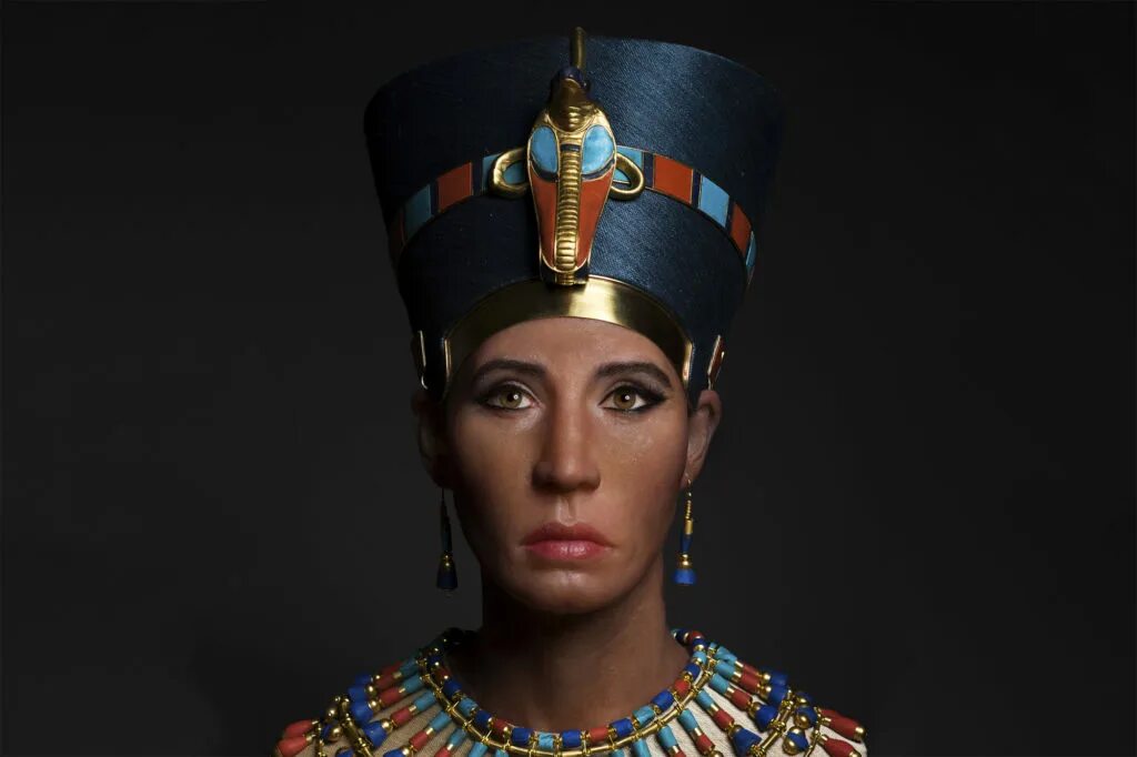 Внешность царицы. Нефертити царица Египта. Королева Египта Нефертити. Головной убор Нефертити. Бюст царицы Нефертити.