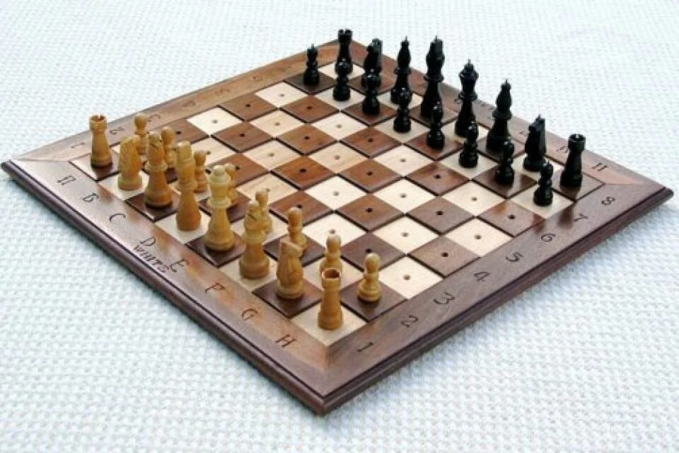Рис и шахматная доска. Chess for blind. шахматы рис. chess for blind people.